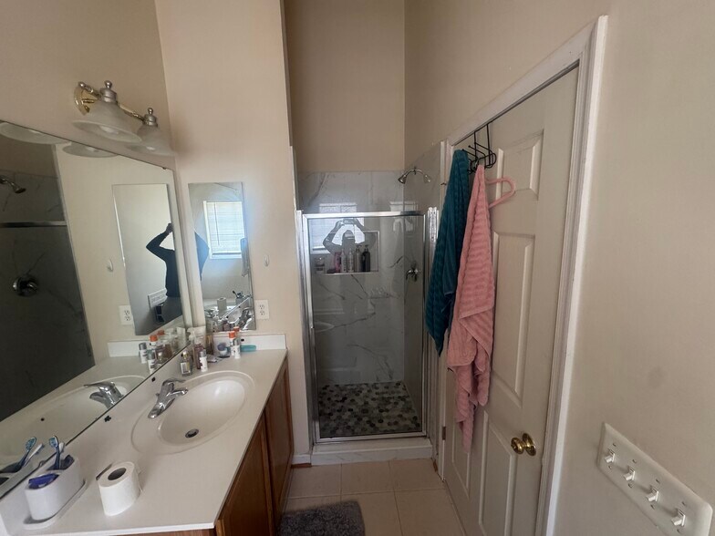 Building Photo - 2112 Lockwood Dr