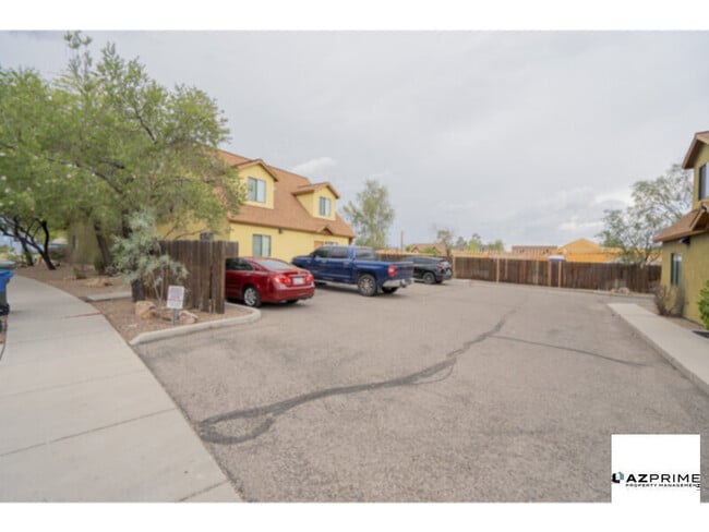 Building Photo - FREE FIRST MONTH'S RENT MOVE IN SPECIAL!  ...