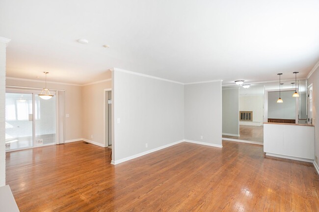 Building Photo - Location, location, location! College Hill...