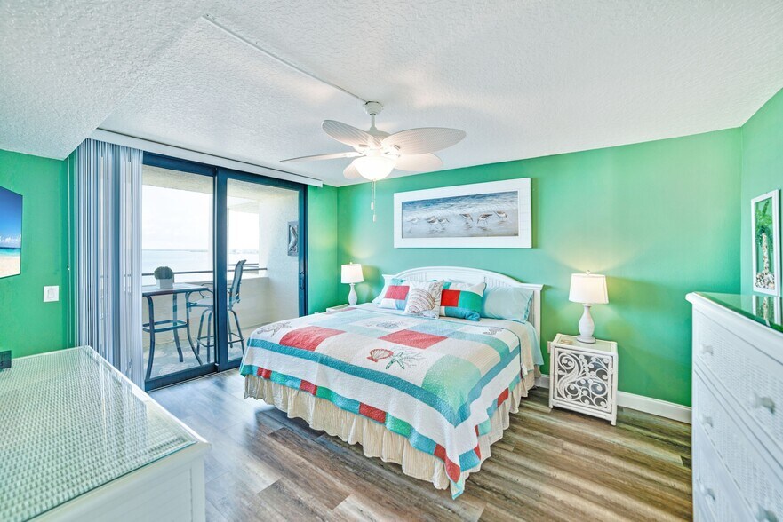 Building Photo - 6009 Sea Ranch Dr