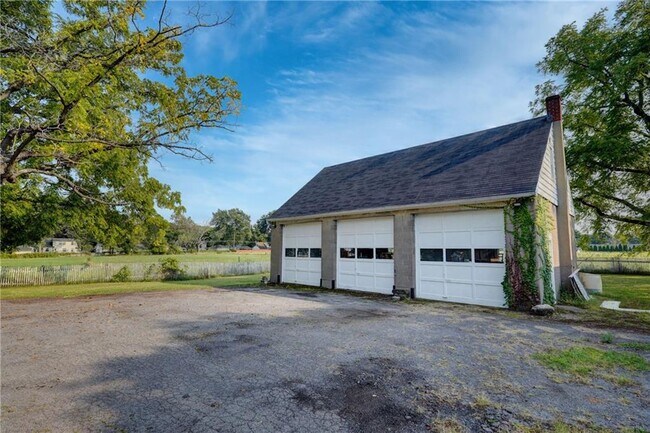 Building Photo - 981 Latta Rd