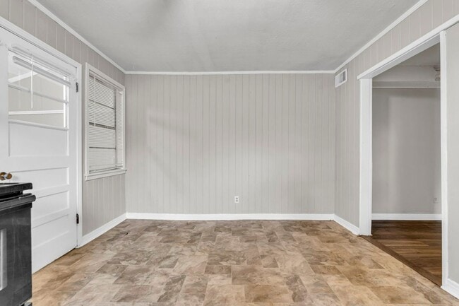 Building Photo - 1005 Blanchard Dr