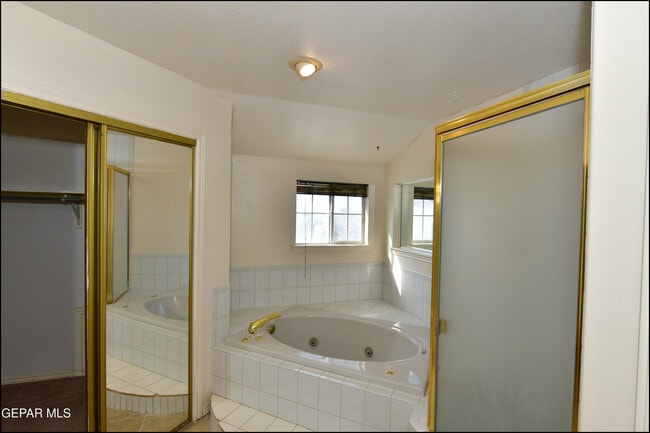 Building Photo - 6553 Brisa Del Mar Dr