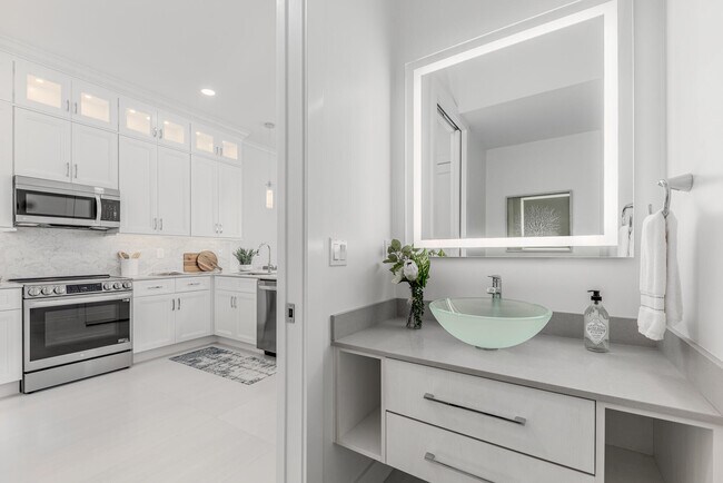 Building Photo - 4674 SE Manatee Way