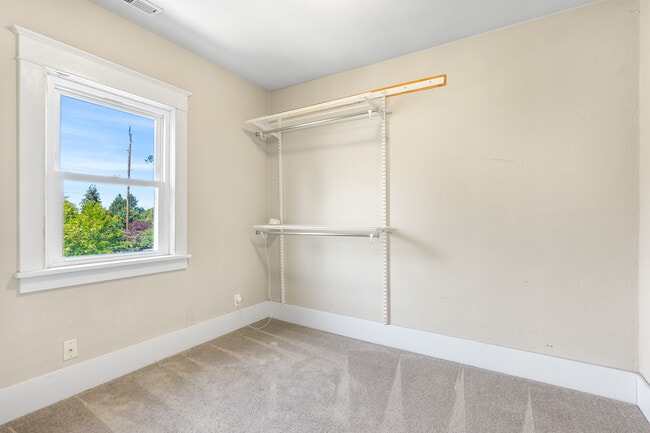 Building Photo - 9648 N Central St