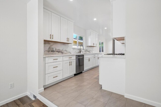 Building Photo - 700 Gull Ave