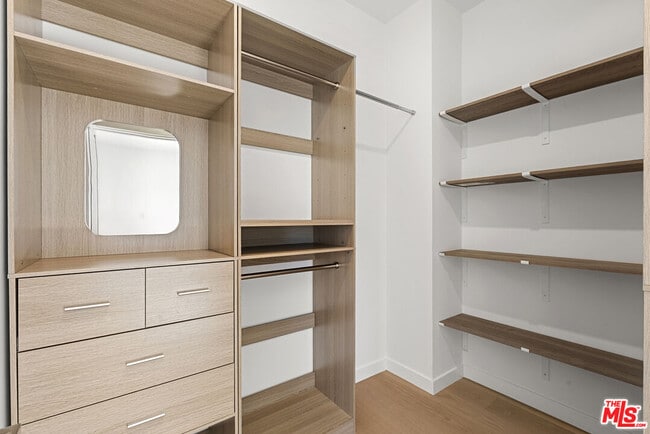 Building Photo - 822 N Orange Grove Ave