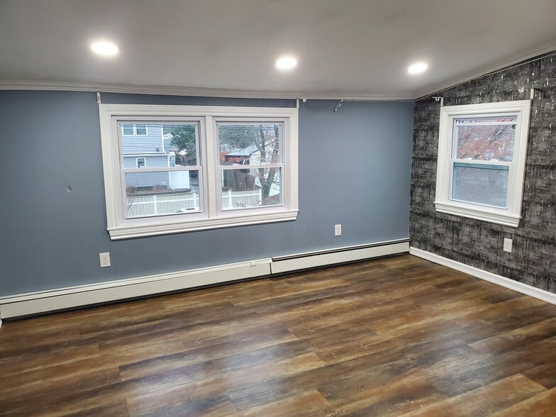 Building Photo - 239 Hilltop Dr