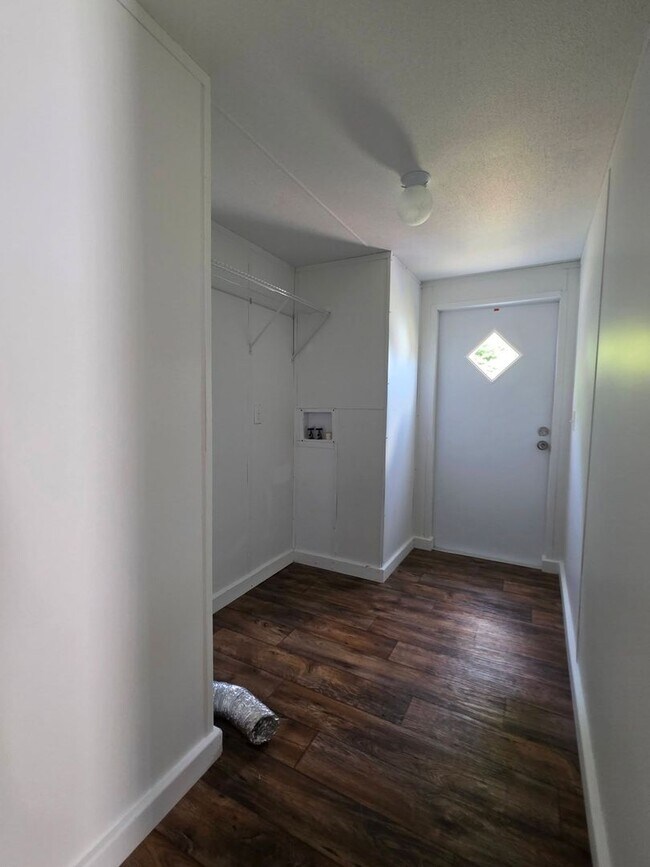 Building Photo - Ready to Move in