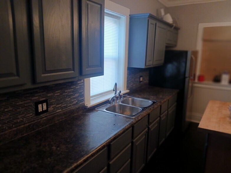 Building Photo - 810 Farragut Pl