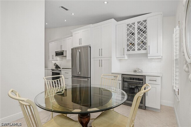 Building Photo - 853 Tanbark Dr