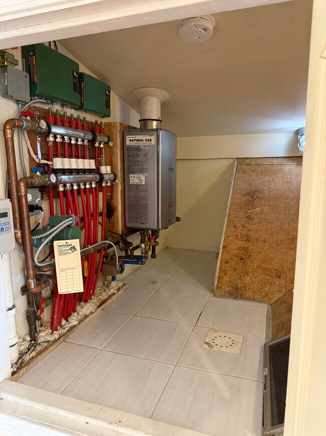 Building Photo - 1665 Central Ave