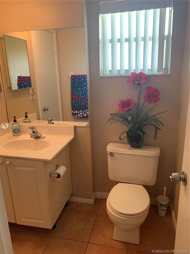 Building Photo - 9450 Poinciana Pl