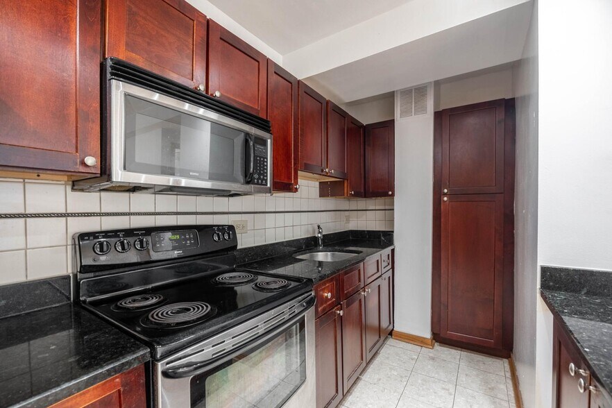 Building Photo - 4180 N Marine Dr