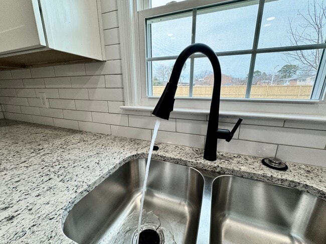 Building Photo - Fully-Renovated Ranch Home Available 03-19-26! Fenced Backyard - Pet Friendly - Washer & Dryer In...