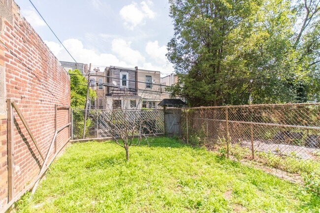 Building Photo - 1549 N 56th St