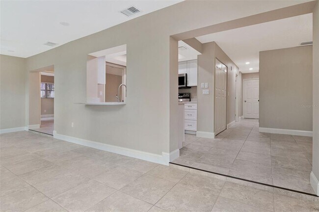 Building Photo - 2958 Dundee Dr