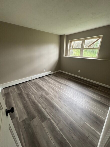Building Photo - 147 Perry Ave