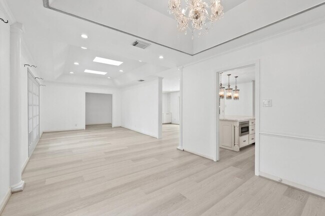 Building Photo - 6249 Overbrook Ln