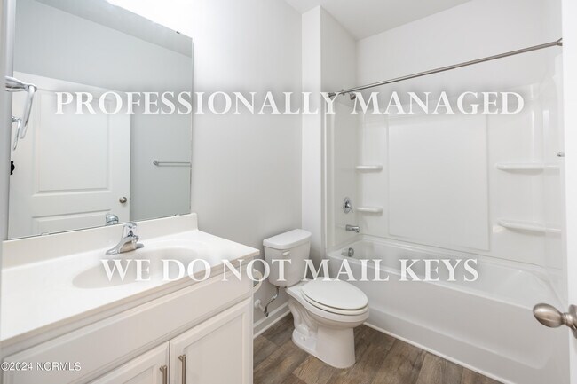 Building Photo - 458 Golden Villas Dr