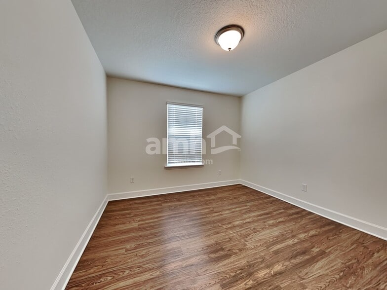 Building Photo - 467 Sandstone Dr