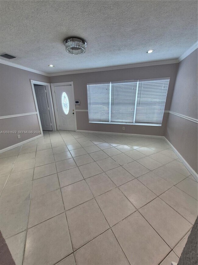 Building Photo - 5653 Coconut Rd