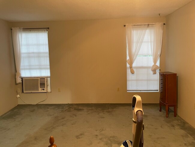 bedroom - 10258 Joor Rd