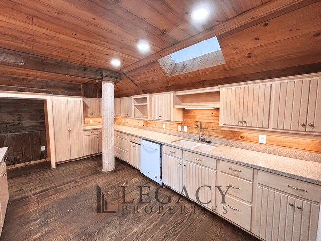 Building Photo - Scuffletown