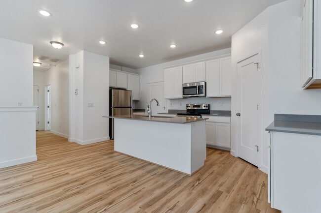 Canterbury Kitchen - The Park Townhomes