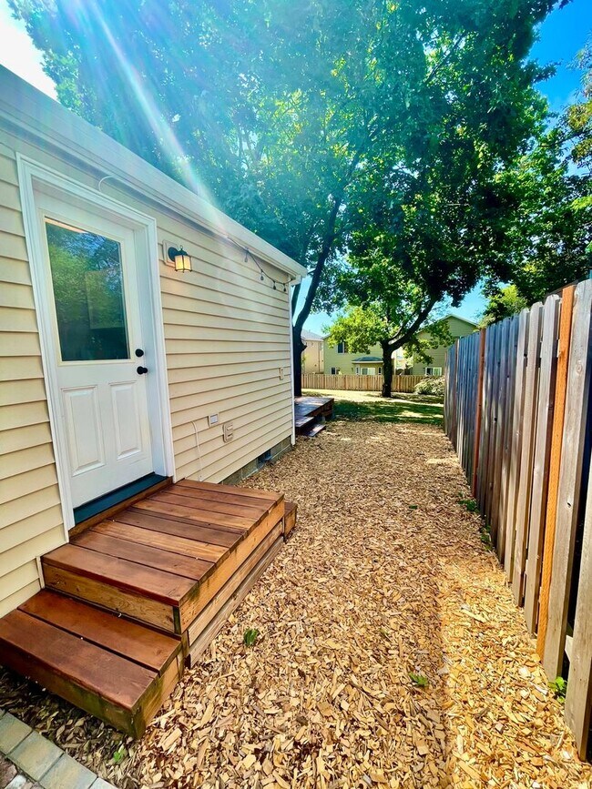 Building Photo - Single Story- 3 Bedroom, 2 Bath Spacious Home with Large Yard