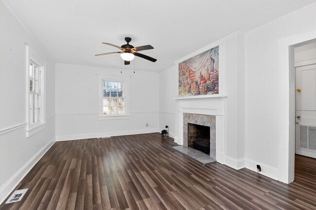 Building Photo - Charming 2BR Home Near Uptown Charlotte