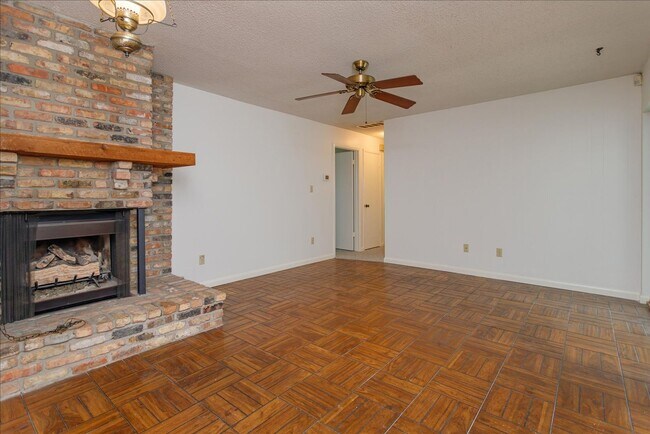 Building Photo - 1192 Lady Susan Dr