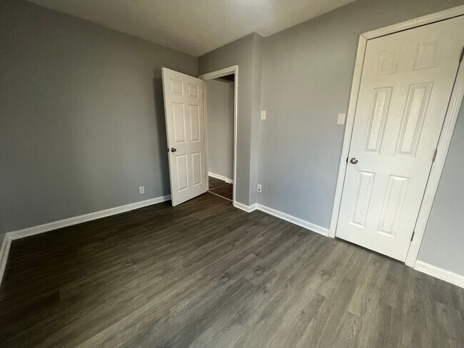 Building Photo - 4000 Churchman Ave