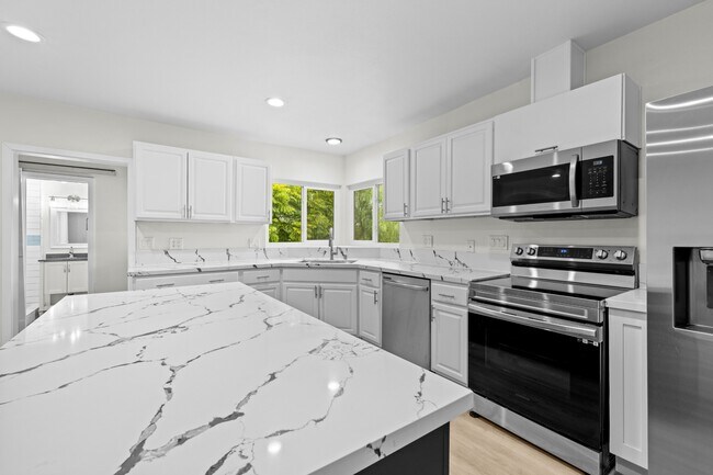 Building Photo - 5529 Dorothy Dr