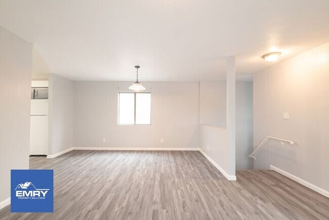 Building Photo - Gated/Secure 3 bed, w/ 2 Parking Spaces, Washer/Dryer Hookups