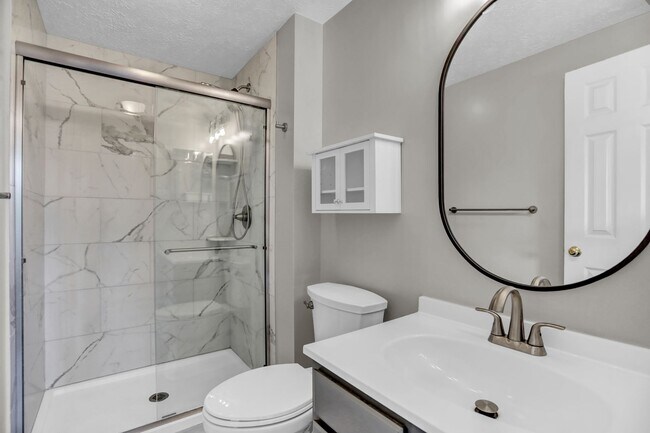 Building Photo - Charming 3-Bedroom Townhome for Rent in Ab...