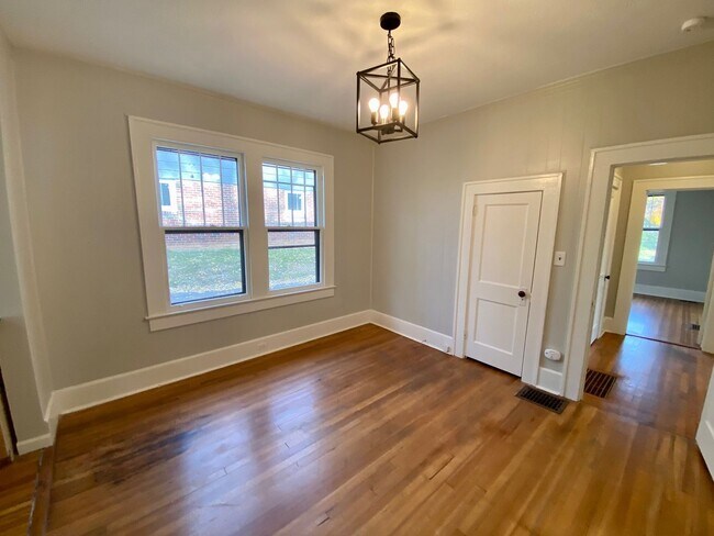 Building Photo - 40 Larchmont Rd