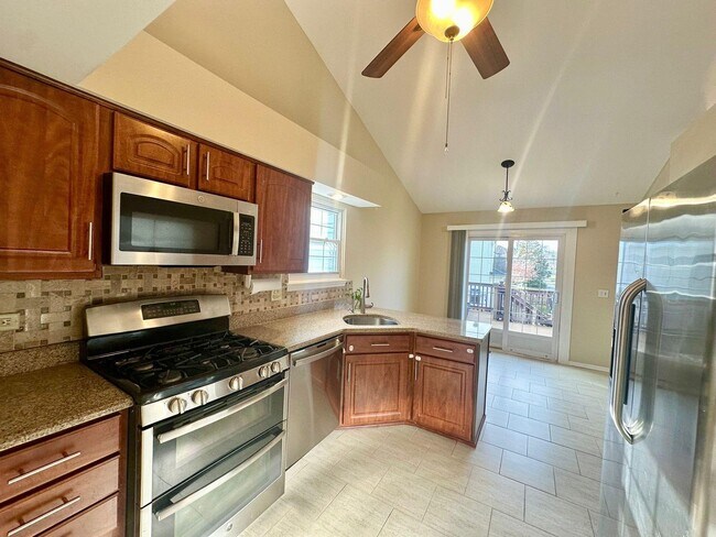 Building Photo - 612 Orrington Ct