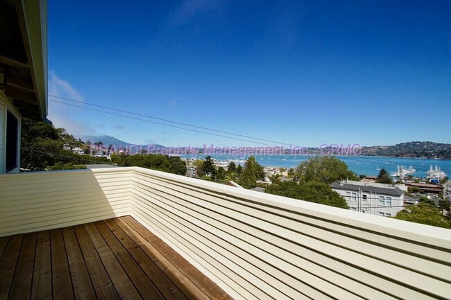 Building Photo - 63 Glen Dr