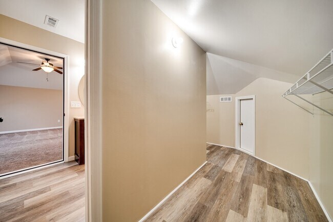 Building Photo - 176 Longspur Dr