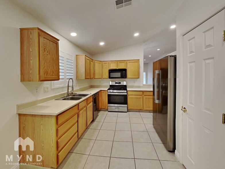 Building Photo - 5429 Sweet Shade St