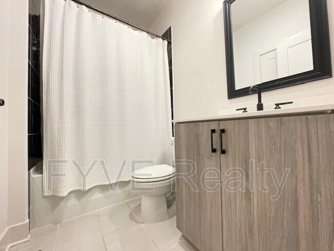 Building Photo - 194 Chestnut Cir