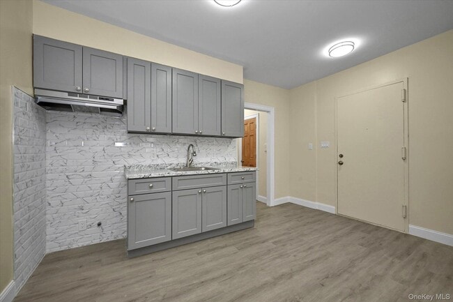 Building Photo - 438 E 98th St