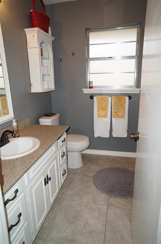 Building Photo - 601 Rock Hollow Dr