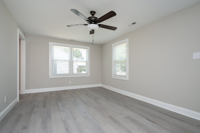 Building Photo - Renovated 2 BR, 1 BA quaint home in Spartanburg under $1200/mo rent