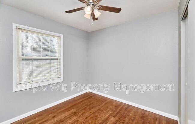 Building Photo - 1405 Willowbrook Dr