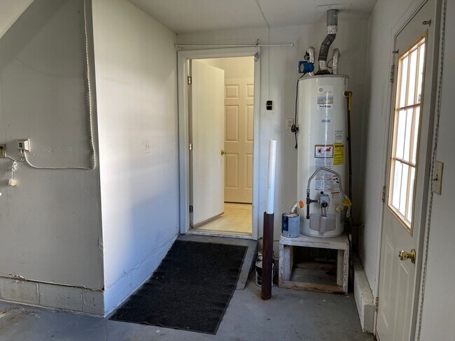 Building Photo - Beautiful 4-Bedroom Ranch in Courthouse Estates!