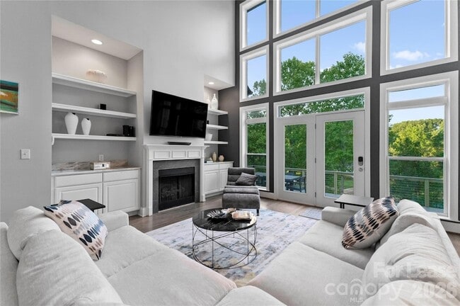 Building Photo - 578 Normandy Rd