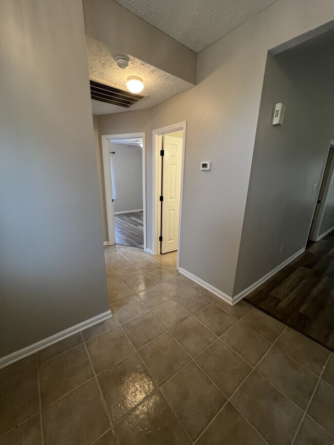 Building Photo - 5617 Shady Pine Ct