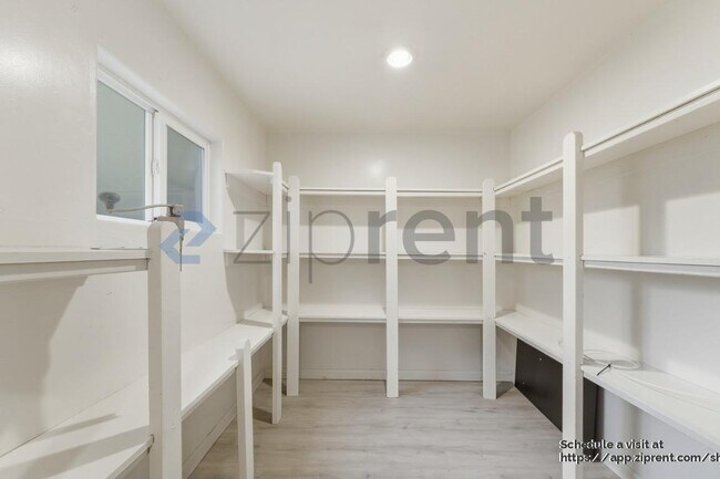 Building Photo - 1967 Solano Way